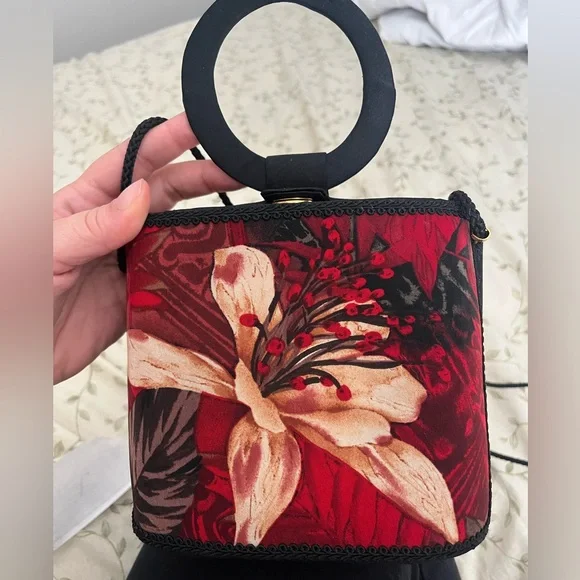 Vintage Red and Black Floral Clutch - Picture 3 of 4